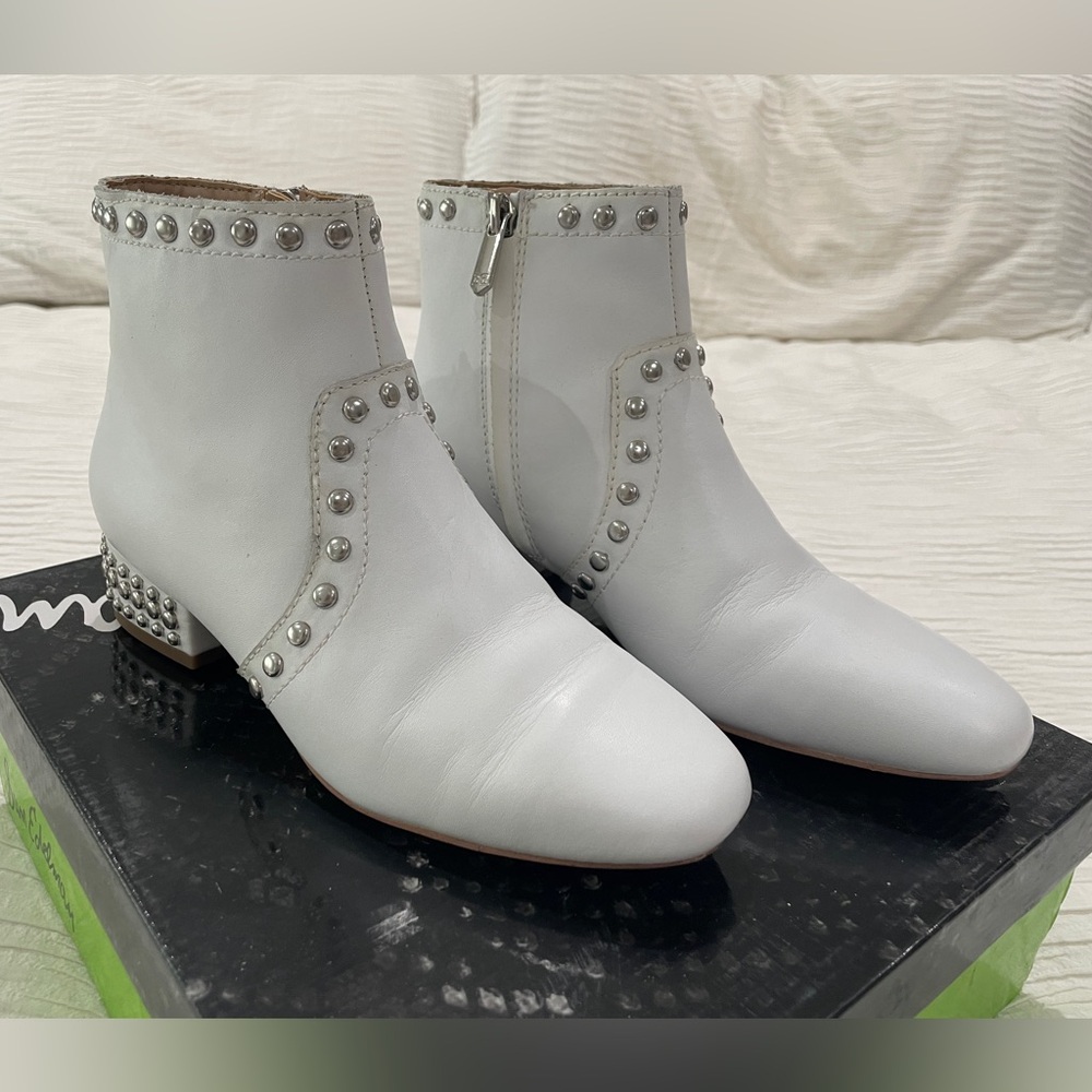 Sam Edelman white stud boots size 6